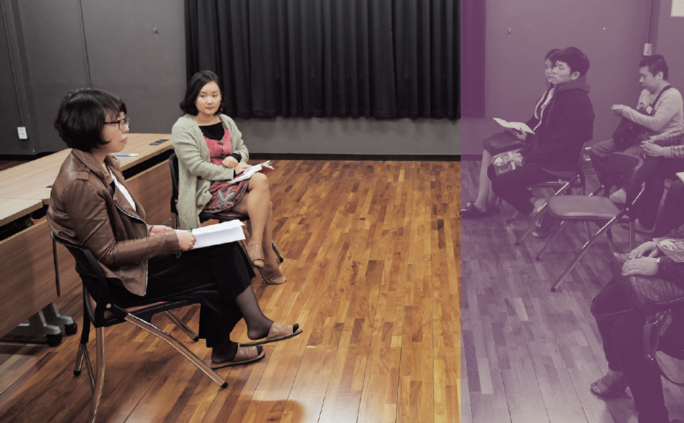 2015년 10월 대학로 서울연극센터에서 <검색하지마>의 낭독공연이 있은 후 관객과의 대화에 참여한정주영 연출.