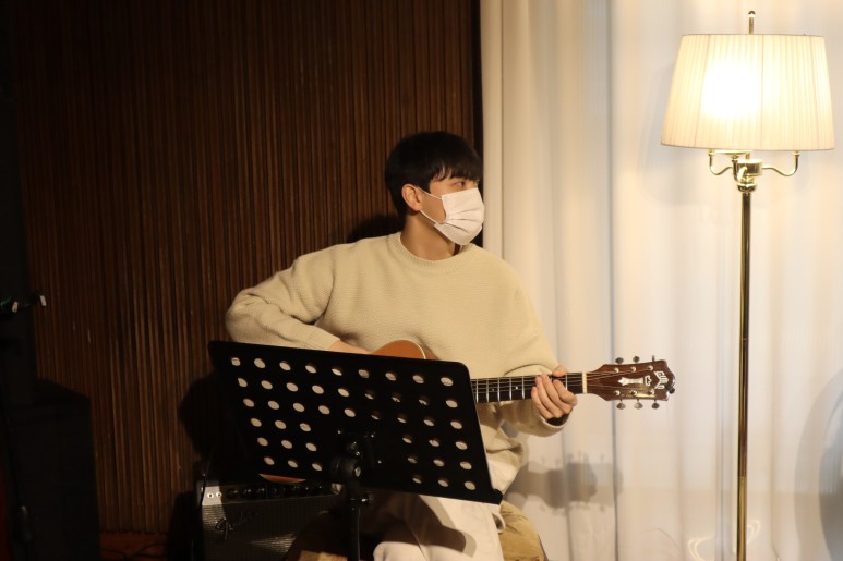 은은 기타 연주자 조현성님