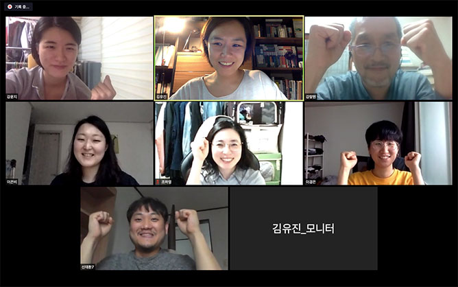 수업을 마친 후 단체 기념 사진