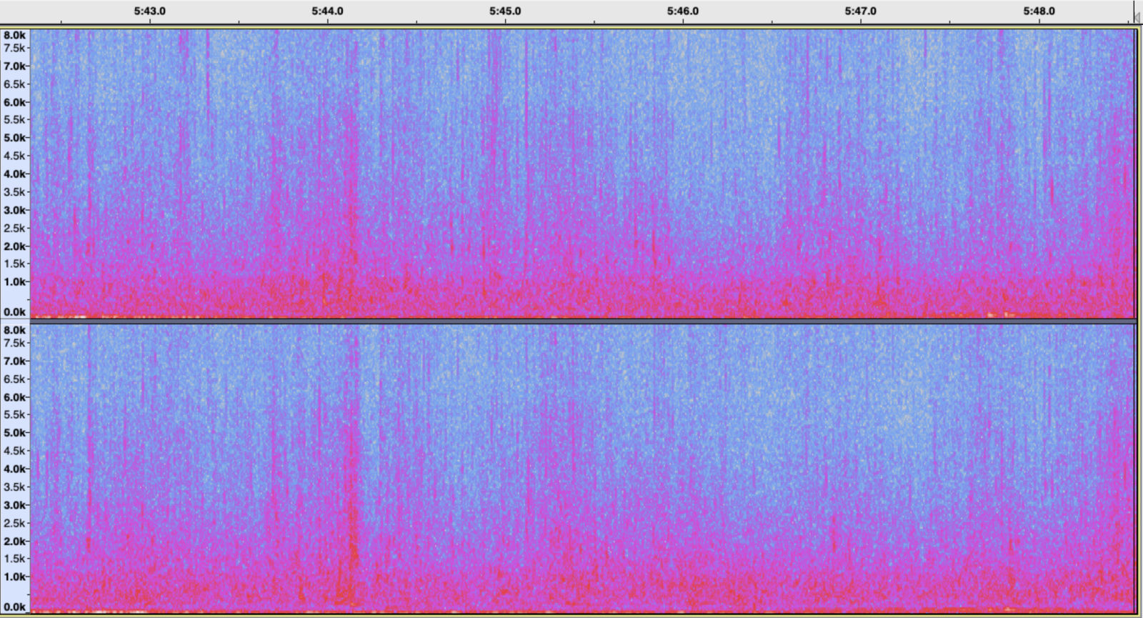 두번째 사운드의 스펙트로그램 이미지로, 표의 하단 부는 붉은색, 상단부는 푸른색 계열로 이루어져 있다. 위아래로 오르내리는 패턴을 이룬다.
